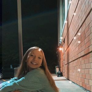 Meet your Posher, Stella